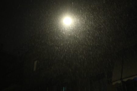 Κακοκαιρία: Υπερχείλισε το ρέμα Αγίου Ιωάννου στον Ασπρόπυργο – Μήνυμα του 112