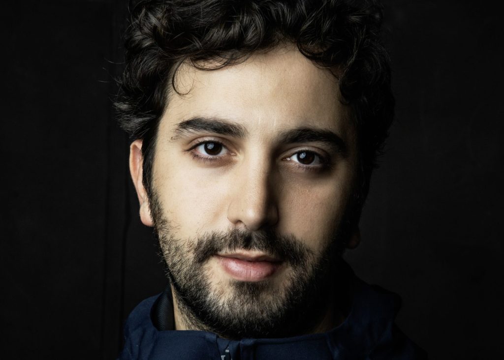 Πώς ο Μάριο Μπανούσι έφτασε να πάρει τον Αργυρό Λέοντα στη Μπιενάλε Θεάτρου της Βενετίας