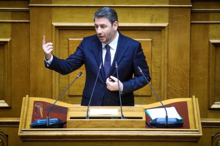 Μπρά ντε φερ Χατζηδάκη – Ανδρουλάκη στη Βουλή για τα αγροτικά