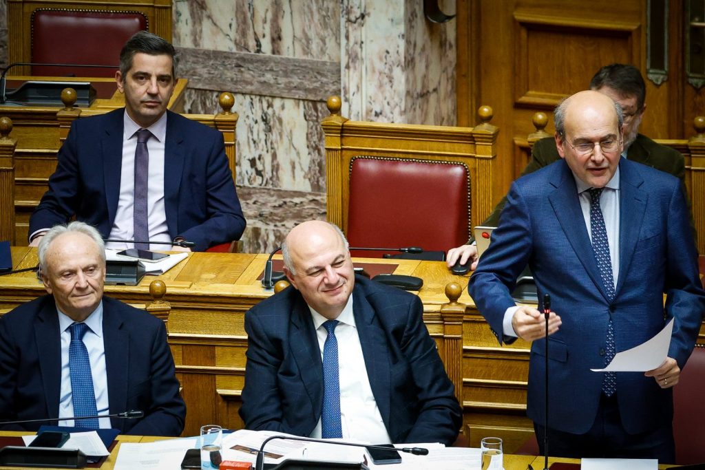 Καυγάς στη Βουλή για την διακομματική επιτροπή – Κατηγορίες, απουσίες και πολιτικά πυρά