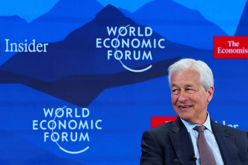 Τραμπ: Αγωγή 5 δισ. δολάρια σε JP Morgan, Τζέιμι Ντάιμον – Καταγγέλλει πολιτική μεροληψία