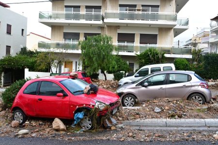Άνω Γλυφάδα: Βομβαρδισμένο τοπίο θύμιζαν δρόμοι (Βίντεο, εικόνες)