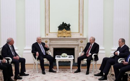 Συμβούλιο Ειρήνης Τραμπ: Σήμα Πούτιν για «ναι» με παγωμένα ρωσικά κεφάλαια