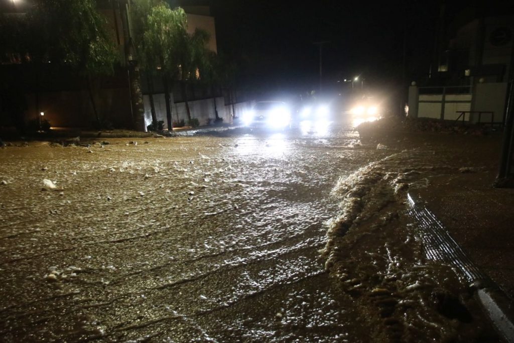 Καιρός: Πώς θα κινηθεί σήμερα η κακοκαιρία – Δύο νεκροί, λάσπες παντού