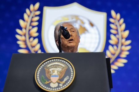 5 το πρωί: Το σχέδιο Τραμπ για «Συμβούλιο Ειρήνης» – Η επίθεση Ζελένσκι – Τα ποσοστά στα νέα πολιτικά σχήματα