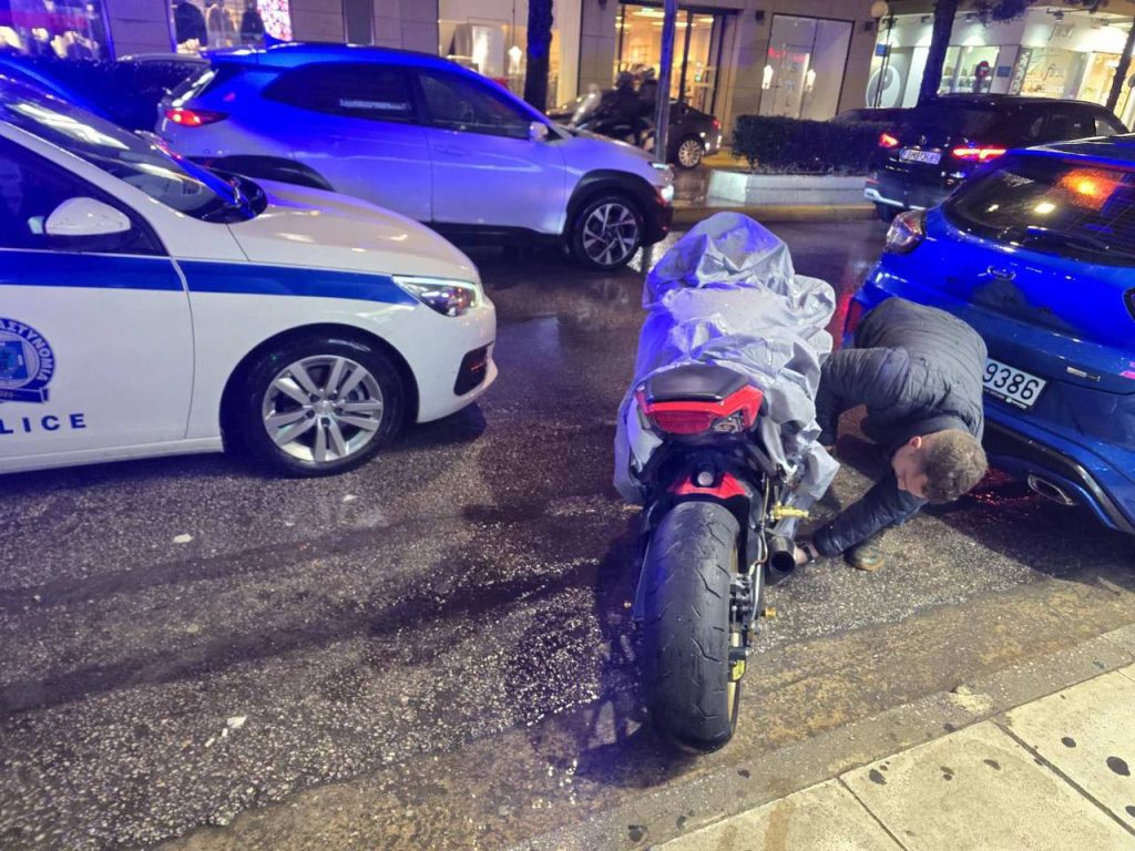 Βίντεο πρόδωσαν 22χρονο που οδηγούσε μηχανή χωρίς δίπλωμα και έκανε κόντρες