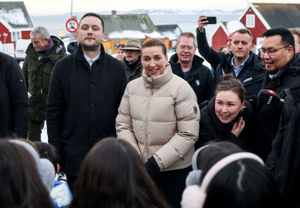 Γροιλανδία: Επίσκεψη Φρεντέρικσεν – Στήριξη απέναντι στις ΗΠΑ ο στόχος