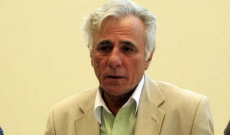 Πέθανε ο δημοσιογράφος Σπύρος Καρατζαφέρης