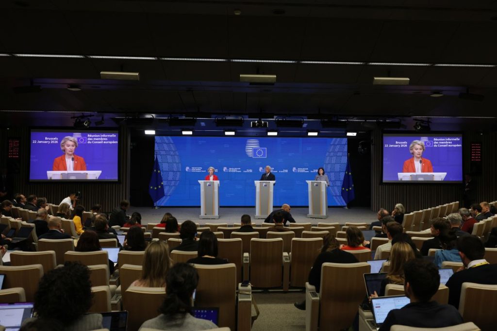 Politico για Σύνοδο Κορυφής: «Η Ευρώπη διαβαίνει τον Ρουβίκωνα»