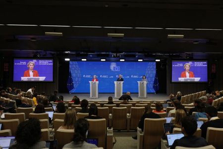 Politico για Σύνοδο Κορυφής: «Η Ευρώπη διαβαίνει τον Ρουβίκωνα»