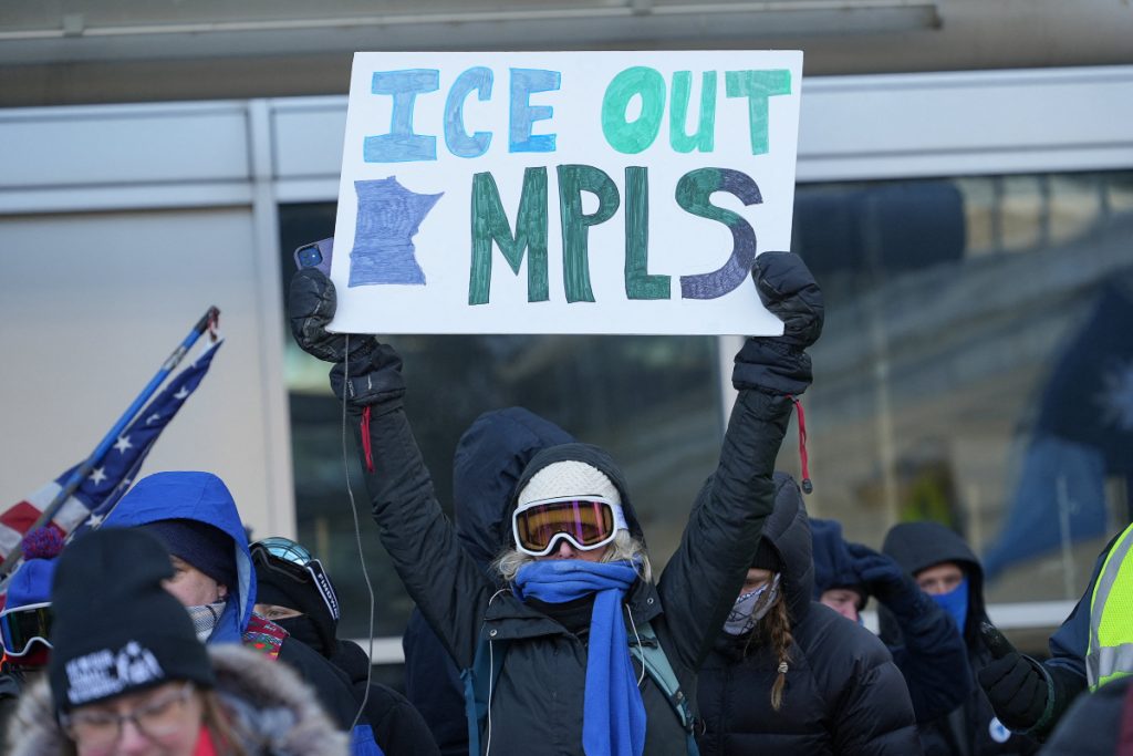 Πράκτορες της ICE πυροβόλησαν άλλον έναν άνθρωπο στη Μινεάπολη