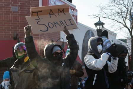 Πολιτική θύελλα στη Μινεάπολη μετά τον θάνατο 37χρονου από την ICE