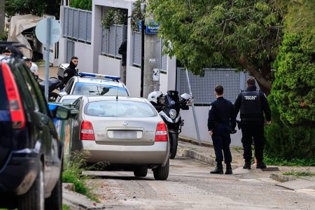 Πατροκτονία στην Γλυφάδα: Τον περίμενε για να πάει στην εκκλησία και τον σκότωσε – Το παρελθόν του δράστη