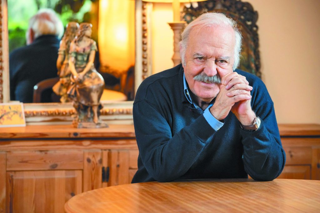 Νίκος Κουτελιδάκης: «Με ενδιαφέρει πολύ το κοινό, τέτοιος σκηνοθέτης είμαι»