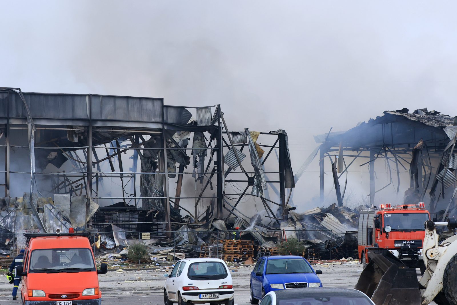 Τρίκαλα: «Σα να έπεσε βόμβα» – Πώς περιγράφουν την πολύνεκρη έκρηξη – Η ανακοίνωση της «Βιολάντα»