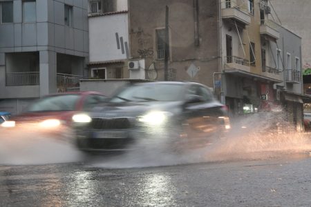 Κακοκαιρία εξπρές: Σε πορτοκαλί συναγερμό η Αττική, «red code» στη Βόρεια Ελλάδα