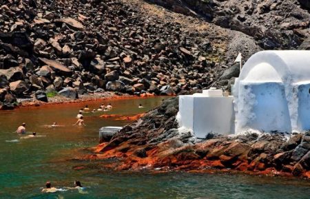 Σαντορίνη: Ιαματικές πηγές και κοινωνικό όφελος