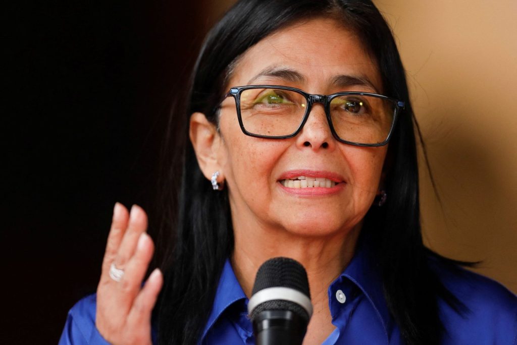 Βενεζουέλα: Ροντρίγκες ζητά από Ματσάδο να μείνει στις ΗΠΑ