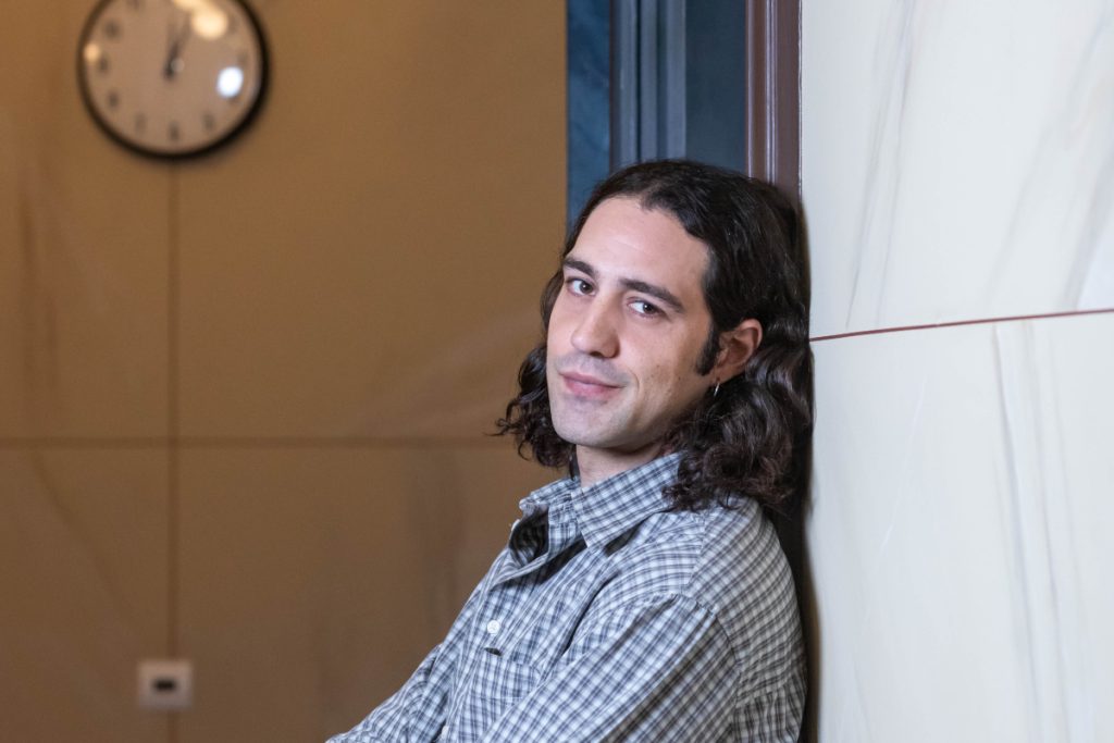 Νίκος Λεκάκης στο «ΒΗΜΑ»: «Είμαστε στ’ αλήθεια ζωντανοί ή απλώς υπάρχουμε κάπως;»