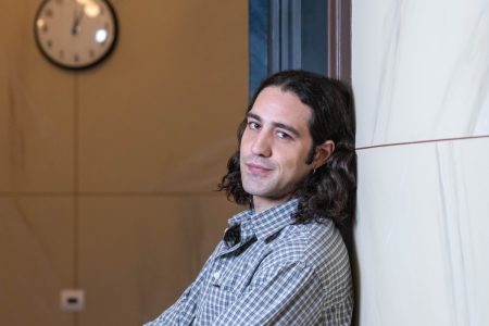 Νίκος Λεκάκης στο «ΒΗΜΑ»: «Είμαστε στ’ αλήθεια ζωντανοί ή απλώς υπάρχουμε κάπως;»