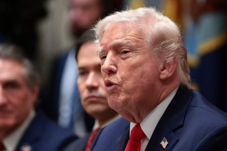 Κατάπαυση πυρός μιας εβδομάδας στην Ουκρανία συμφώνησαν Τραμπ-Πούτιν