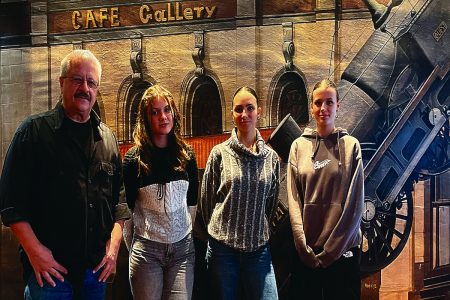 «Οι πολίτες αναζητούν σταγόνα ελπίδας στην τέχνη»