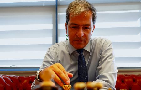 «Συμβάλλει καθοριστικά στην αντιμετώπιση του brain drain»