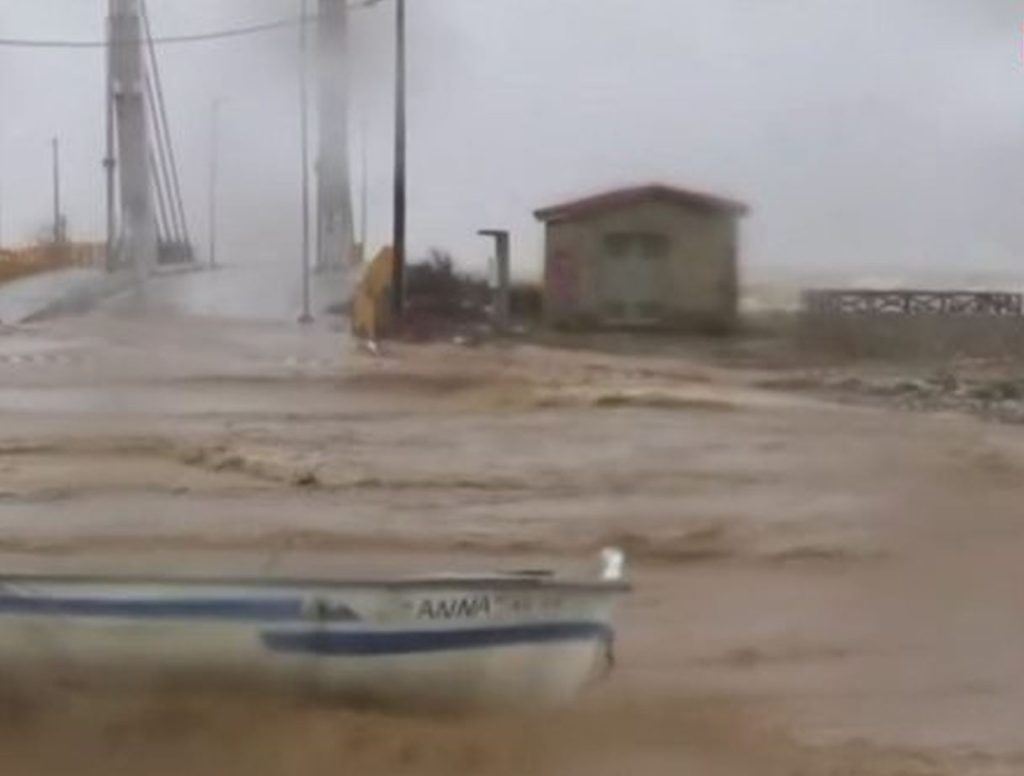 Η κακοκαιρία «έπνιξε» τη Λάρισα, καταστροφή στον Αγιόκαμπο