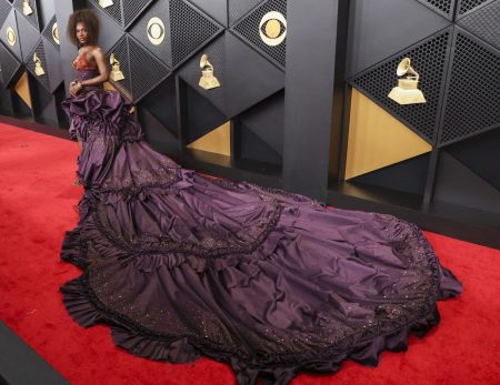 Grammy Awards 2026: Οι πιο εντυπωσιακές εμφανίσεις στο κόκκινο χαλί