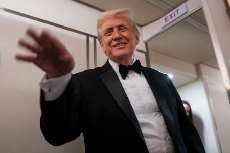 Τραμπ: Δημιουργεί απόθεμα κρίσιμων ορυκτών αξίας 12 δισ. δολ. – Στόχος η Κίνα