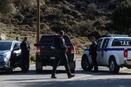 Ηράκλειο: Πυροβολισμοί σε χωριό, «γάζωσαν» σπίτι και αυτοκίνητο, 19χρονος ο δράστης