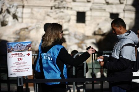 Φοντάνα ντι Τρέβι: 2 ευρώ για να ρίξεις νόμισμα – Το νέο τέλος κατά του υπερτουρισμού στη Ρώμη