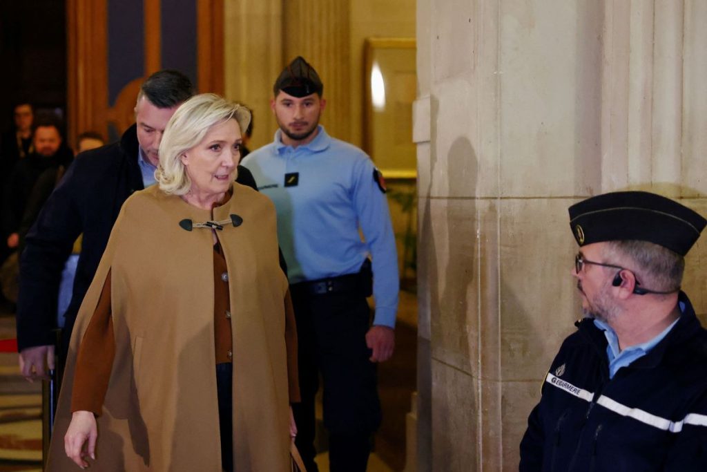 Υπόθεση Λεπέν: Ο εισαγγελέας ζήτησε επικύρωση των ποινών της στο εφετείο