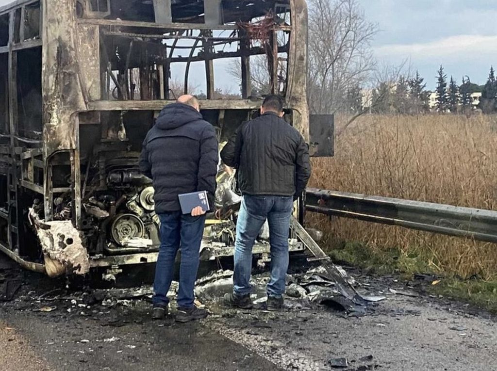 Θεσσαλονίκη: Φωτιά σε ΚΤΕΛ, κάηκε ολοσχερώς, γλίτωσαν οι επιβάτες