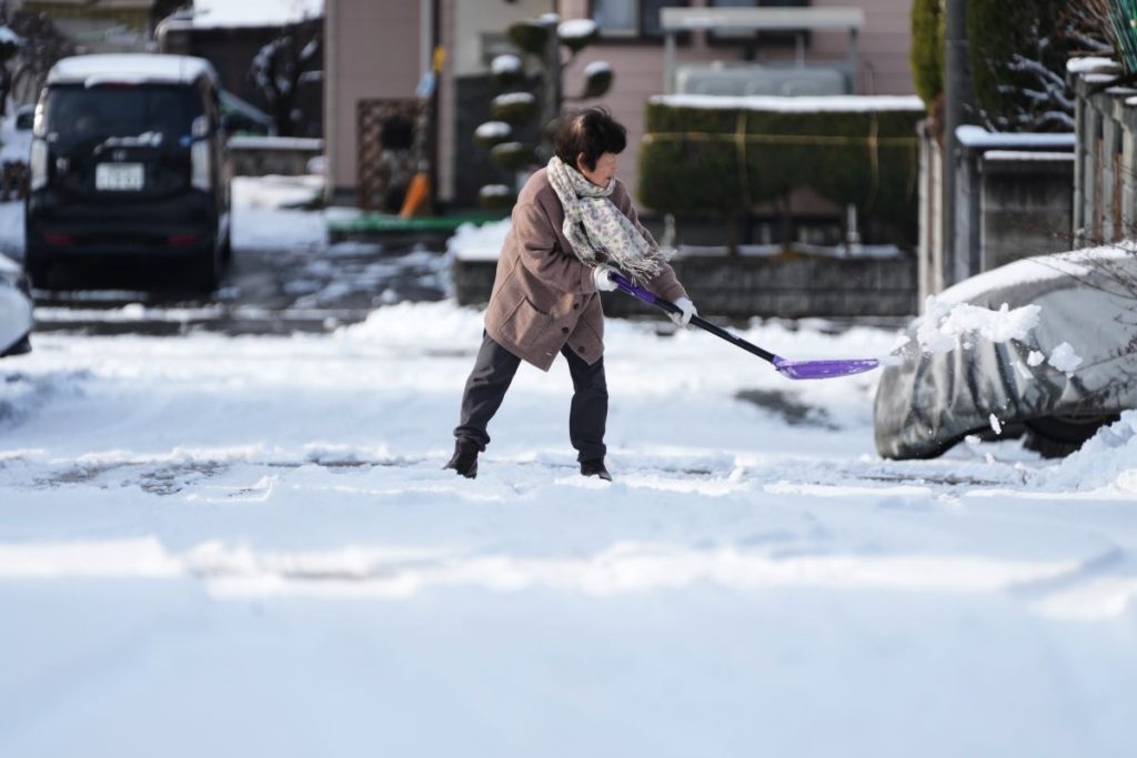 Ιαπωνία: 91χρονη βρέθηκε θαμμένη στο χιόνι – 30 νεκροί