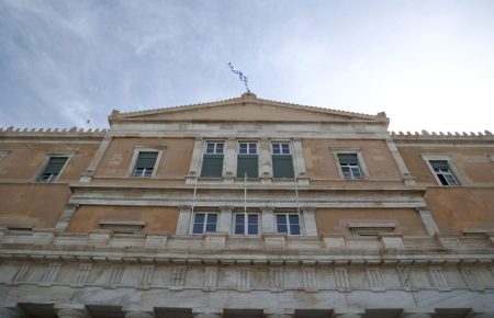 Η «εργαλειοποίηση» του Συντάγματος στις προεκλογικές μυλόπετρες