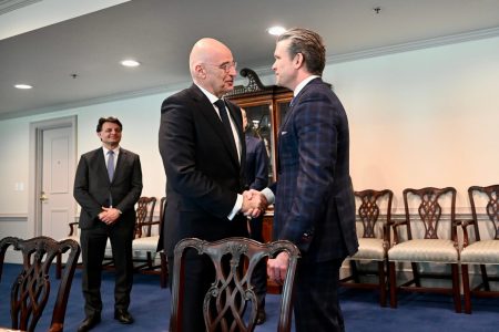 Δένδιας–Χέγκσεθ στην Ουάσινγκτον: Τα F-35, η Ανατολική Μεσόγειος και η πρόσκληση