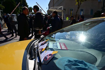 Ταξί: Απεργία και σήμερα σε Αθήνα και Θεσσαλονίκη