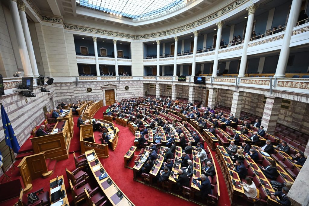 Η Βουλή ψήφισε κατά της άρσης ασυλίας του Κουτσούμπα, υπέρ για του Μάντζου