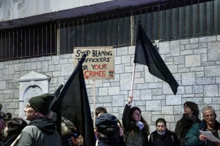 Με φόντο την τραγωδία στη Χίο ψηφίζεται το νομοσχέδιο για το μεταναστευτικό – Σφοδρή σύγκρουση στη Βουλή