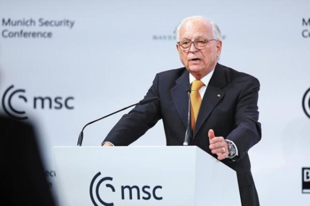 Βόλφγκανγκ Ισινγκερ: «Το βέτο καταδικάζει την Ευρώπη στη σιωπή»