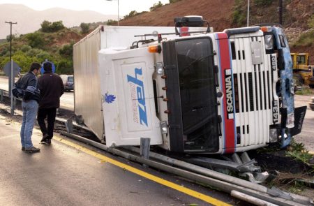 Τροχαίο στην Αθηνών – Λαμίας,  κλειστές δύο λωρίδες κυκλοφορίας