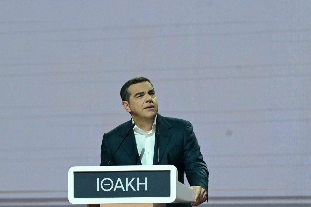 Live η παρουσίαση του βιβλίου του Αλέξη Τσίπρα «Ιθάκη» στα Γιάννενα