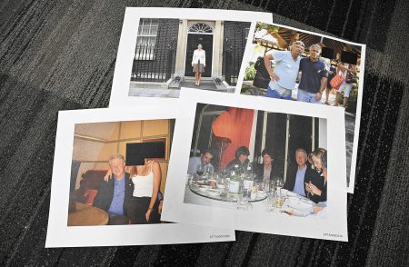 Στην «παμπ» του Τζέφρι Έπσταϊν