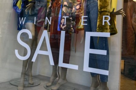 Χειμερινές εκπτώσεις: Τελευταία ευκαιρία για αγορές – Τι πρέπει να προσέξετε