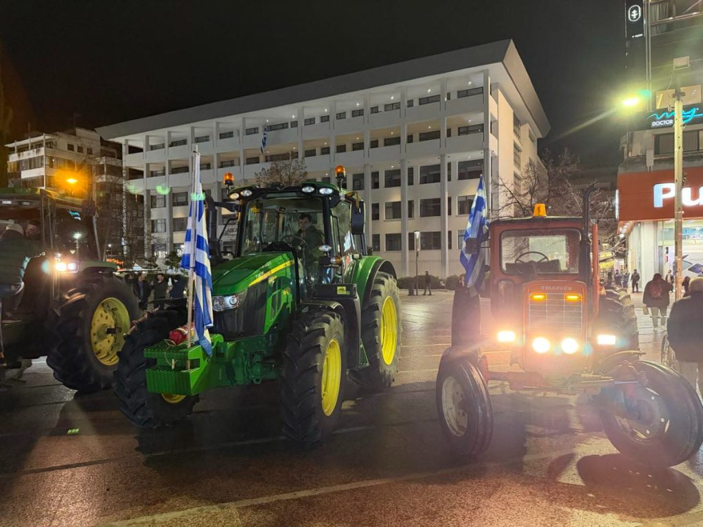 Μπλόκα αγροτών: Από την παρέλαση των τρακτέρ στην επαρχία στην κάθοδο στην Αθήνα