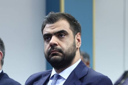 Δεν ενοχλεί τον Κ. Μητσοτάκη η εικόνα του εκπροσώπου του;