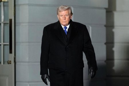 Διχάζει η Μεγάλη Αψίδα του Τραμπ - Τα ερωτήματα για την ασφάλεια των πτήσεων