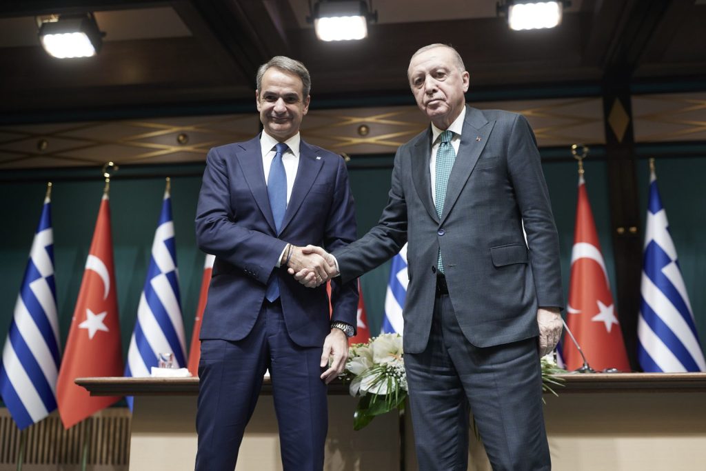 Συνάντηση Μητσοτάκη – Ερντογάν: Το χάσμα παραμένει, ο διάλογος συνεχίζεται