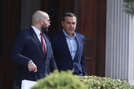 Τσάι και συμπάθεια μεταξύ Τασούλα και Τσίπρα – Συνταγματική αναθέωρηση, Ήπειρος και τα δώρα του Προέδρου